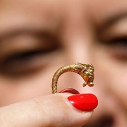 Une boucle d'oreille vielle de 2000 ans retrouvée sur un site archéologique de la Cité de David à Jérusalem