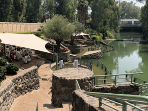 Bapteme dans les eaux du Jourdain