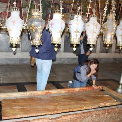 Prière a l'Eglise du Saint-Sépulcre a Jerusalem