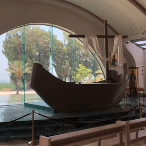 Les pelerins protestants évangéliques visitent Magdala quand ils viennent en pèlerinage en Israel