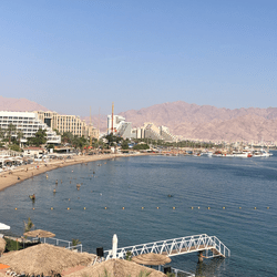 Eilat, une ville balnéaire et qui a des sites archéologiques a ses environs