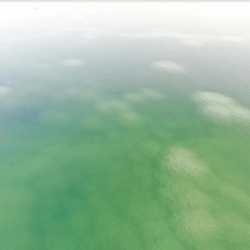 Vue aérienne des eaux de la mer Morte